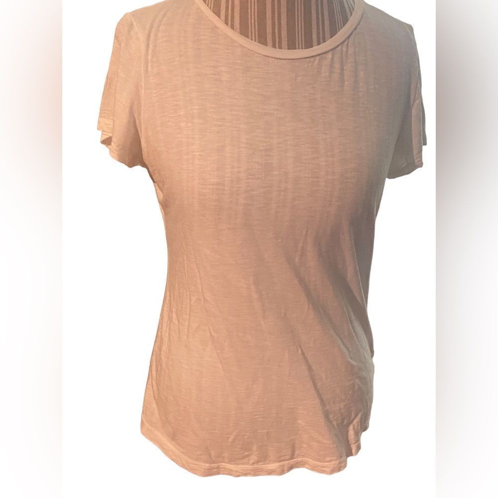 Crown and Ivy size medium tee shirt excellent  Condition